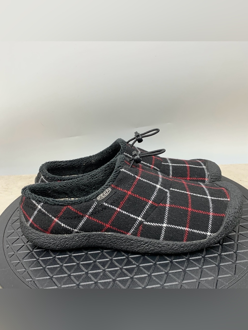 Keen Howser III 3 Shoes Women Size 11 Clogs Black Red Plaid Fleece Lined Slip On